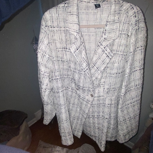 chic jacket - Picture 3 of 3